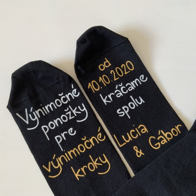 Originálne MAĽOVANÉ ponožky pre ženícha (čierne s menami)