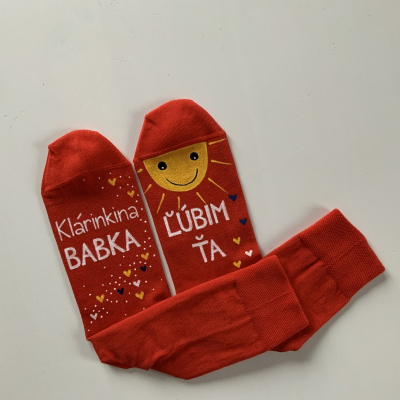 Maľované červené  ponožky s nápisom: 