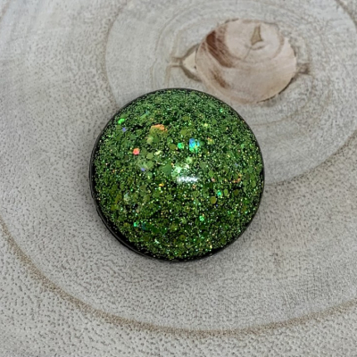 Zelená okrúhla brošňa
